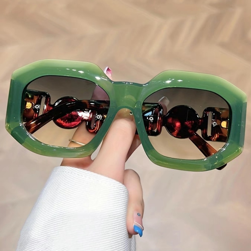 New Arrival Sunglasses “ Greener on the Other Side”🕶️